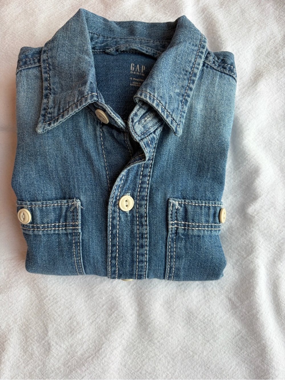 GAP Denim Button-Up Jacket size small kids , in Light Blue